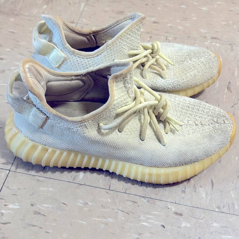 Yeezy Boost 350 V2